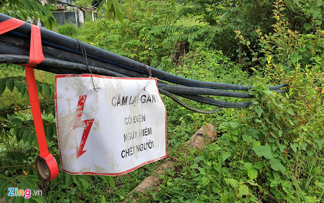 Vu 3 em be bi dien giat: Cong nhan quen khong tat nguon dien khi nghi-Hinh-2