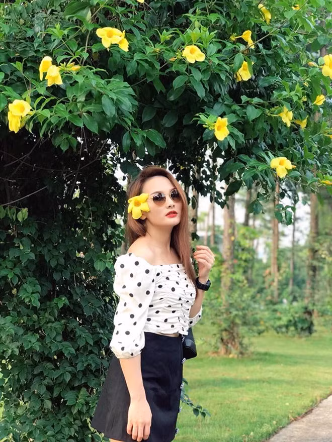 "Cuộc sống của tôi bây giờ bình dị, không bon chen, giành giật. Bao nhiêu năm qua, những người trong gia đình mình dù không muốn cũng vô tình bị lôi vào showbiz. Tôi muốn bảo vệ gia đình khỏi những thị phi không đáng có", Bảo Thanh tâm sự về cuộc sống hiện tại. Khi được hỏi về những chuyện ồn ào trong quá khứ, cô trải lòng: "Đôi khi có những thứ tự nhiên rơi vào đầu thì mình phải gánh chịu. Tôi chỉ thích cuộc sống giản dị bên gia đình".