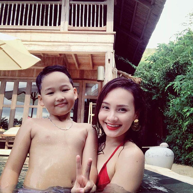 Anh Thư của Về nhà đi con tâm sự công việc bận rộn, nhưng cô luôn cố gắng sắp xếp thời gian để đưa con trai đi du lịch, gắn kết tình cảm gia đình. Cô dự định sinh thêm em bé vào năm sau.