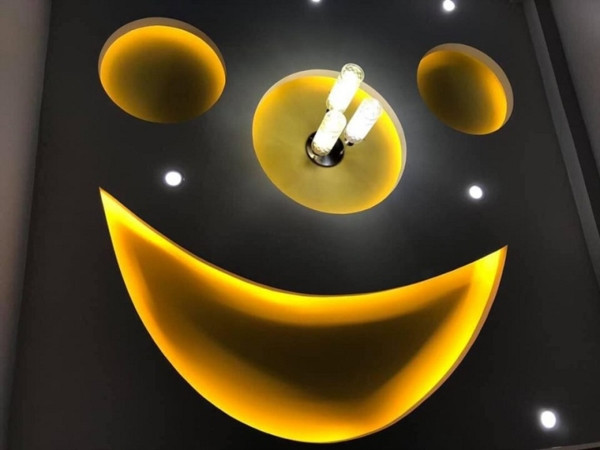 Yeu cau lam tran nha lung linh, bang hoang nhan ve tam tran 'mat he ac'-Hinh-2