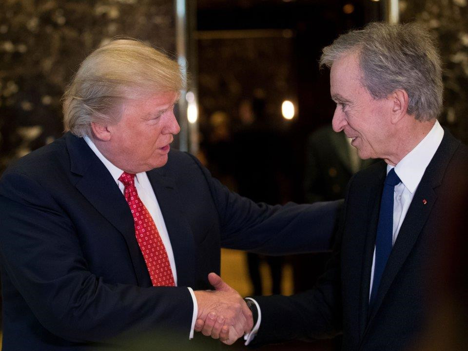 Bernard Arnault gặp gỡ và kết bạn với nhiều nhân vật danh tiếng trên thế giới như Tổng thống Mỹ Donald Trump, Công nương Diana, nhà sáng lập Apple Steve Jobs, cựu Tổng thống Pháp Nicolas Sarkozy, nhà thiết kế thời trang huyền thoại Karl Lagerfeld... Ảnh: Getty Images.