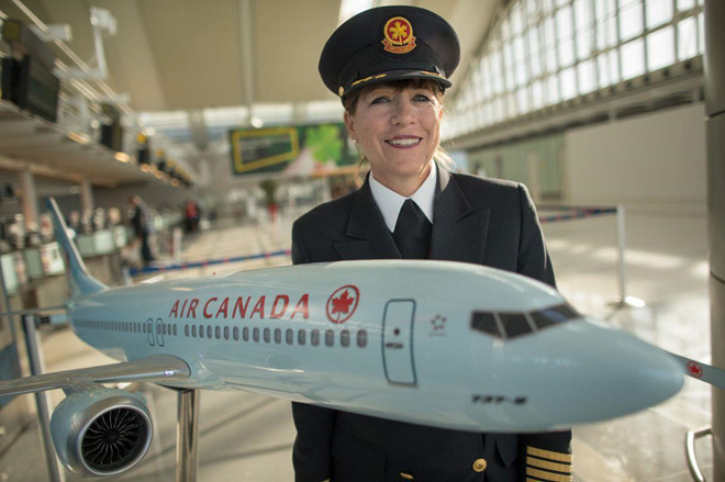Tại Air Canada, một cơ trưởng điều khiển máy bay Boeing 777 với 12 năm kinh nghiệm sẽ có mức thu nhập 225.000 USD/năm. Ảnh: Toronto Star.