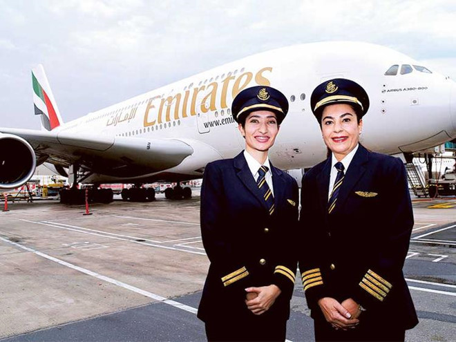 Lương khởi điểm cho phi công của hãng này là 11.200 USD/tháng. Thêm vào đó, sau mỗi giờ bay, phi công còn có thể nhận được thêm trợ cấp trách nhiệm khoảng 13,5 USD. Ảnh: Gulf News.