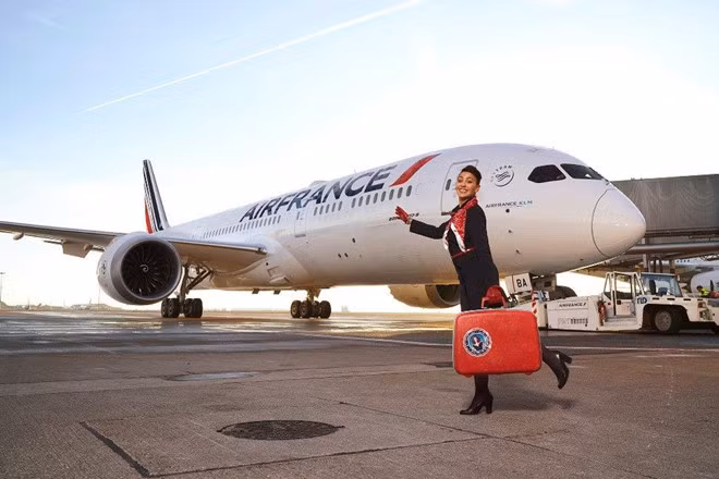 Tại Pháp, các phi công giàu kinh nghiệm sẽ có cơ hội hưởng mức lương 235.000 USD/năm. Ảnh: Business Today.