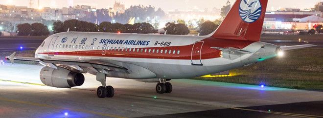 Hãng hàng không Sichuan Airlines (Trung Quốc) chi tới 25.000 USD/tháng cho cơ trưởng người nước ngoài. Ảnh: Flight Radar 24.
