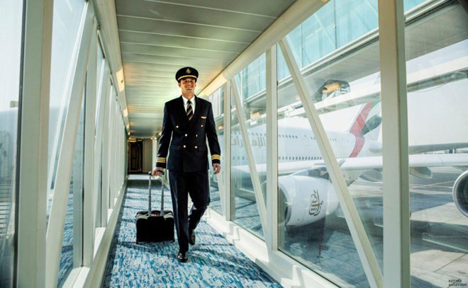 Các cơ trưởng lái máy bay A380 và B777 sẽ được chi trả tổng tiền lương miễn thuế vào khoảng 16.300 USD/tháng. Ảnh: Gulf News.