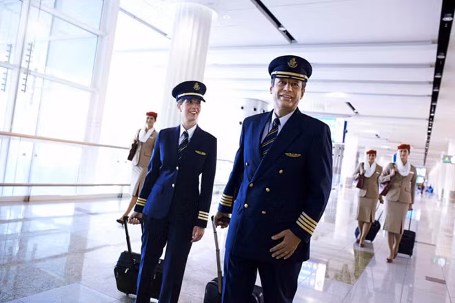 Ngoài ra, các gia đình phi công có con nhỏ còn được nhận trợ cấp giáo dục tương đương 9.720 USD/năm cho cấp tiểu học và 13.608 USD/năm cho cấp trung học cơ sở. Ảnh: Gulf News.