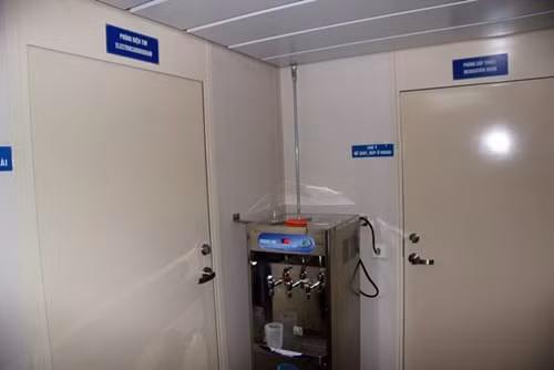 Trên tàu có 15 giường bệnh, 3 buồng bệnh, các kho thuốc, vật tư, buồng giảm áp và nhiều phòng chức năng như phòng điện tim, hồi sức cấp cứu, siêu âm, xét nghiệm hay phòng mổ...