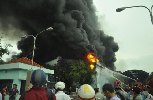 TP HCM: Hoa hoan kinh hoang tai cong ty nem, thiet hai 85 ty dong