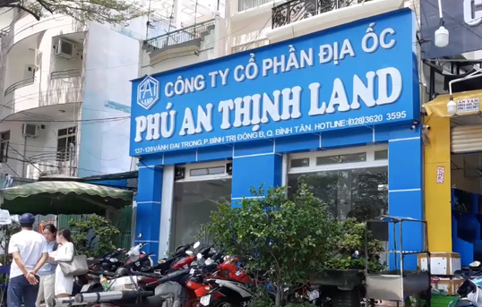  Bắt Tổng giám đốc Công ty Địa ốc Phú An Thịnh Land: Ngày 2/7, Cơ quan CSĐT Công an TP.HCM đã ra quyết định khởi tố vụ án hình sự về tội lừa đảo chiếm đoạt tài sản xảy ra tại Công ty CP Địa ốc Phú An Thịnh Land ( phường Bình Trị Đông B, quận Bình Tân, TP HCM).
