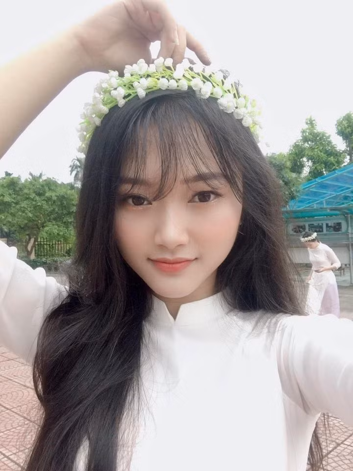 Với điểm số tuyệt đối trong tổ hợp Khoa học Xã hội, Hường dự định đăng ký nguyện vọng 1 vào Đại học Luật Hà Nội, nguyện vọng 2 vào Đại học Kiểm sát.