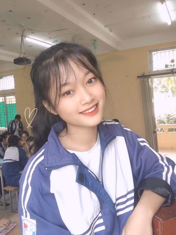 Nữ sinh này cho hay: "Em thích đọc các kiến thức xã hội nên coi việc học như thói quen hàng ngày. Càng học, em càng thấy hay và có thể nhớ rất lâu các sự kiện lịch sử". 