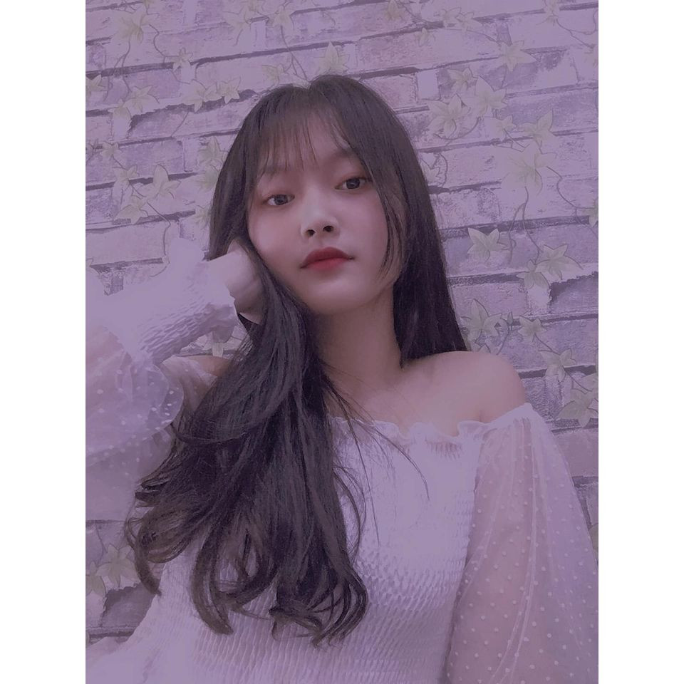 Điểm tổng kết trung bình năm lớp 12 của Hường đạt 8,2. Trong đó môn Lịch sử cao nhất là 9,0; Địa lý đạt 8,9. Nữ sinh nhiều năm liền là học sinh giỏi. 