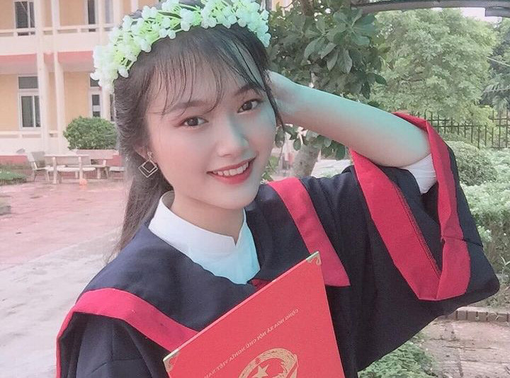 Từ 0h ngày 27/8, Bộ GD&amp;ĐT công bố điểm thi của 63 tỉnh, thành. Đáng chú ý, thí sinh Ngô Thu Hường, học sinh lớp 12A3, trường THPT Vĩnh Chân (huyện Hạ Hòa, tỉnh Phú Thọ), đạt 3 điểm 10 ở tổ hợp Khoa học Xã hội kỳ thi THPT Quốc gia 2020.