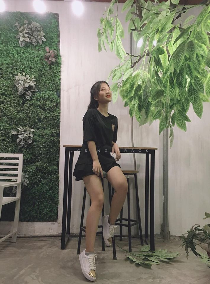 Nhận xét về đề thi, nữ sinh cho rằng vừa sức. Kết quả này khiến Hường hạnh phúc vì nhận được nhiều lời chúc mừng từ mọi người.