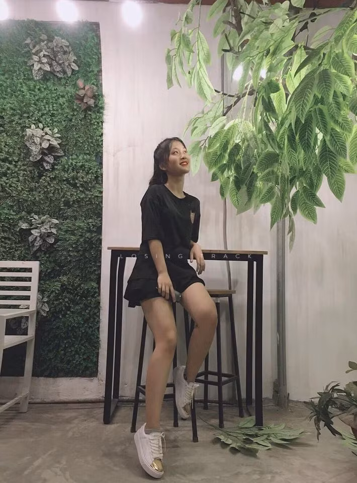 Nhận xét về đề thi, nữ sinh cho rằng vừa sức. Kết quả này khiến Hường hạnh phúc vì nhận được nhiều lời chúc mừng từ mọi người.