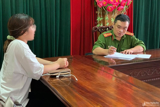  3. Thiếu nữ vùng cao Nghệ An bị hàng xóm lừa bán bán sang Trung Quốc: Ngày 29/8, Phòng Cảnh sát hình sự Công an Nghệ An phối hợp với Tổ chức bảo vệ trẻ em Rồng Xanh đã trực tiếp đưa cô gái là K.T.K về bàn giao cho gia đình ở xã Tà Cạ, huyện Kỳ Sơn. K. là nạn nhân của bọn buôn người, bị lừa bán qua Trung Quốc từ gần 10 năm trước lúc đó cô K. mới được 12 tuổi.