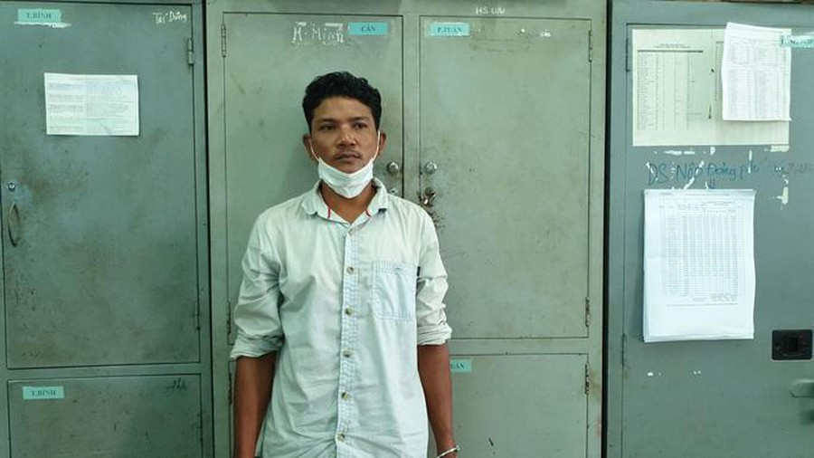  2. Vì bao thuốc lá mà đâm chết người: Ngày 26/8, Công an Quận 5 (TP HCM) cho biết đã bàn giao Sơn Quýt (41 tuổi, trọ ở Đồng Nai) cùng tang vật cho Phòng Cảnh sát hình sự Công an TP.HCM điều tra theo thẩm quyền. Chỉ vì bao thuốc lá mà nảy sinh mâu thuẫn, trong lúc đánh nhau ở công viên Thăng Long (Quận 5, TP HCM), Quýt dùng dao mũi nhọn đâm ông N. chết tại chỗ.