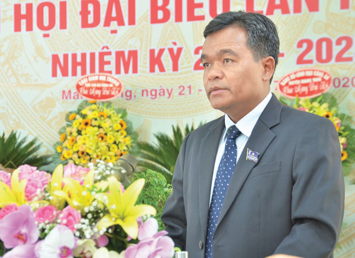  6. Ông Hồ Văn Niên, sinh năm 1975, quê quán: Gia Lai. Ông Niên là Uỷ viên Dự khuyết BCH T.Ư Đảng, Phó Bí thư Tỉnh ủy Gia Lai vào tháng 8/2020, ông Hồ Văn Niên được bầu làm Bí thư tỉnh ủy Gia Lai. 