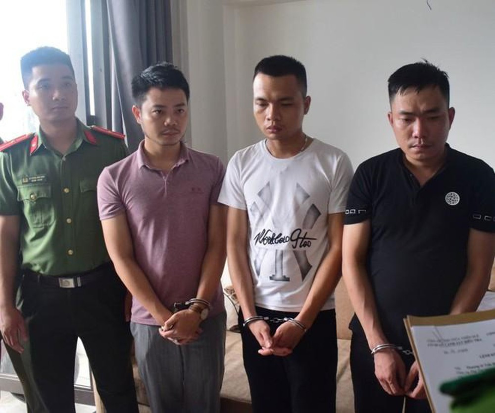  5. Triệt phá nhóm lừa đảo qua Facebook chiếm đoạt trên 20 tỷ đồng: Một nhóm đối tượng chuyên lừa đảo chiếm đoạt tài sản qua mạng xã hội Facebook vừa bị cơ quan Cảnh sát điều tra Công an thị xã Thái Hòa, tỉnh Nghệ An triệt phá. Theo điều tra ban đầu, nhóm đối này đã lừa đảo chiếm đoạt hơn 20 tỷ đồng. 