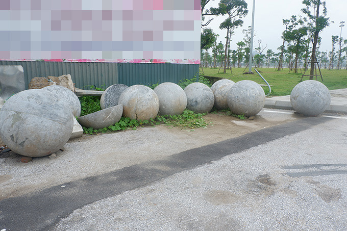 Nhiều ý kiến cho rằng VFF nên tặng những quả bóng này cho các công viên để trang trí.