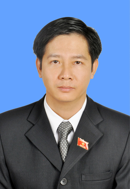 Ông Nguyễn Thành Tâm (sinh năm 1974, quê quán ở thị xã Trảng Bàng, Tây Ninh). Từ năm 1996 đến tháng 3/2008 ông Tâm trải qua nhiều chức vụ. Đến năm 2008 ông Tâm giữ chức Phó Giám đốc Sở Thông tin và Truyền thông tỉnh Tây Ninh, là đại biểu Quốc hội khoá XII.