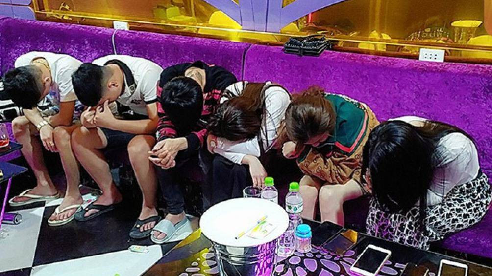 Qua test nhanh ma túy, 7 người trong nhóm dương tính với ma túy nên lập biên bản. Làm việc với cơ quan công an, 7 người này thừa nhận, trước đó họ đã sử dụng ma túy túy tổng hợp.