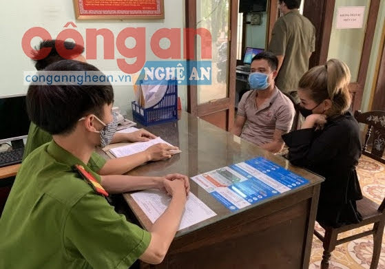  2 nhóm đối tượng thuê khách sạn để tụ tập, bay lắc giữa "đại dịch": Khoảng 2h ngày 4/4, Công an TP Đồng Hới, tỉnh Quảng Bình nhận được tin báo, một nhóm nam, nữ sau khi đến thuê phòng tại khách sạn White Rose (thuộc phường Đồng Phú, TP. Đồng Hới) có nhiều biện nghi vấn của việc tụ tập, sử dụng ma túy để bay lắc.