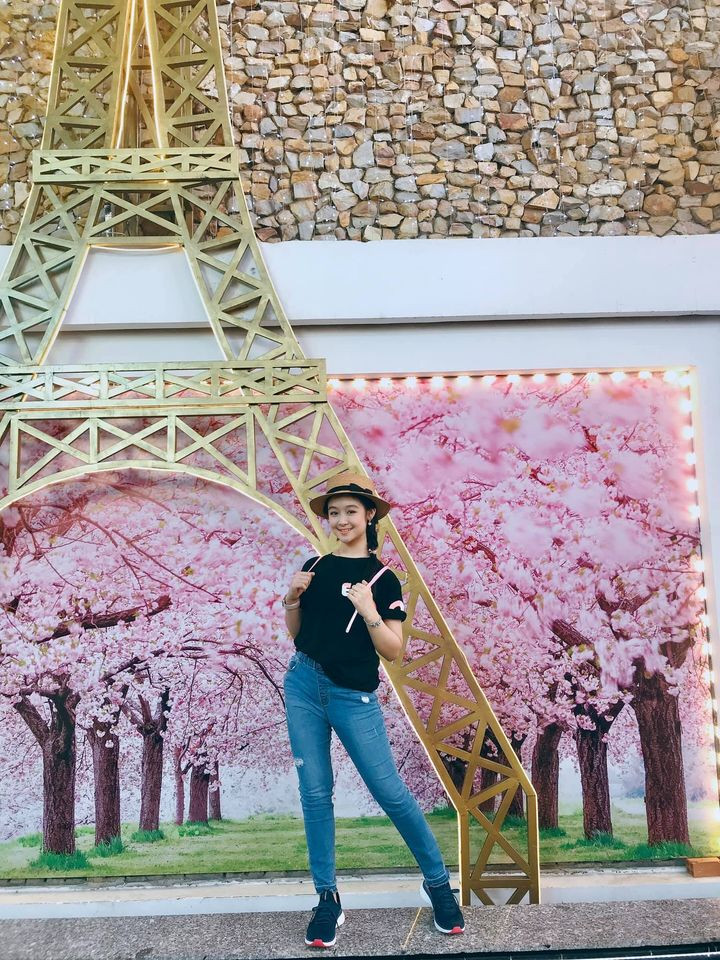 Ngoài thời gian chạy show và làm diễn viên, Bảo Ngọc dành để học vũ đạo, luyện thanh nhạc, học đàn và cùng mẹ vào bếp nấu nướng. Bảo Ngọc khiến người hâm mộ bởi giọng ca trong vắt trời phú, khả năng nhảy điêu luyện và đặc biệt là tài năng chơi đàn piano rất nổi bật. Cô bé từng bỏ túi rất nhiều giải thưởng từ khi tham gia cuộc thi ca nhạc nổi tiếng Đồ Rê Mí cho đến gameshow truyền hình Gương mặt thân quen nhí… Cuối năm học vừa rồi, Bảo Ngọc còn được mẹ thông báo đã giành danh hiệu học sinh xuất sắc.