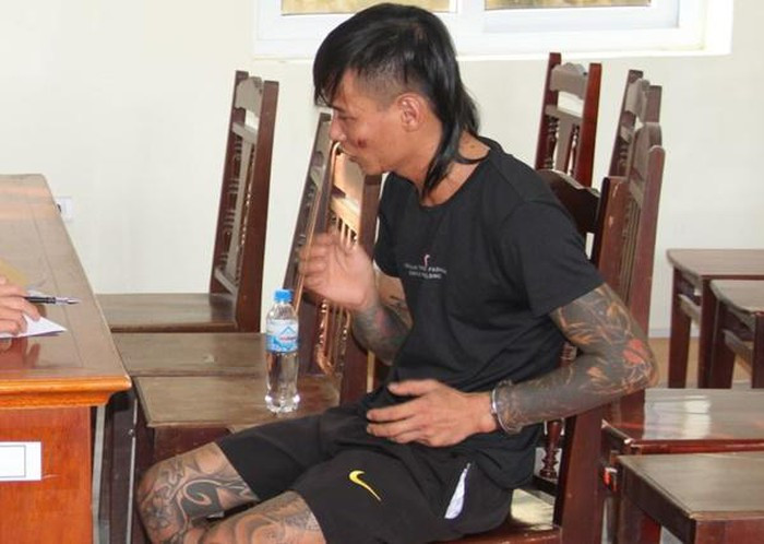  7. "Ngáo đá" dùng súng đe dọa giết vợ, con: Ngày 24/8, Cơ quan CSĐT Công an huyện Phù Cừ (Hưng Yên) đang tạm giữ đối tượng Lê Anh Văn (SN 1990), trú tại thôn Tống Xá, xã Tống Phan, huyện Phù Cừ để xác minh về hành vi đe dọa giết vợ, con. &gt;&gt;&gt; Xem thêm video: Phá đường dây cho vay qua ứng dụng với lãi suất "cắt cổ". Nguồn: VTC 1.