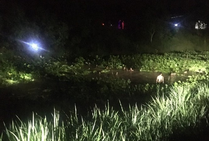  4. Cứu bạn bị trượt chân ngã xuống kênh, bé gái 10 tuổi tử vong: Ngày 24/8, ngành chức năng UBND xã Bình Phước Xuân, huyện Chợ Mới, tỉnh An Giang, đã đến thăm viếng và hỗ trợ gia đình bé Đ.N.H. (10 tuổi, ngụ ấp Bình Quới, xã Bình Phước Xuân) vụ đuối nước xảy ra vào tối ngày 23/8. 