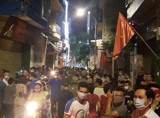 Video: Cong an roi di cung nhieu thung tai lieu sau kham nha ong Nguyen Duc Chung-Hinh-3