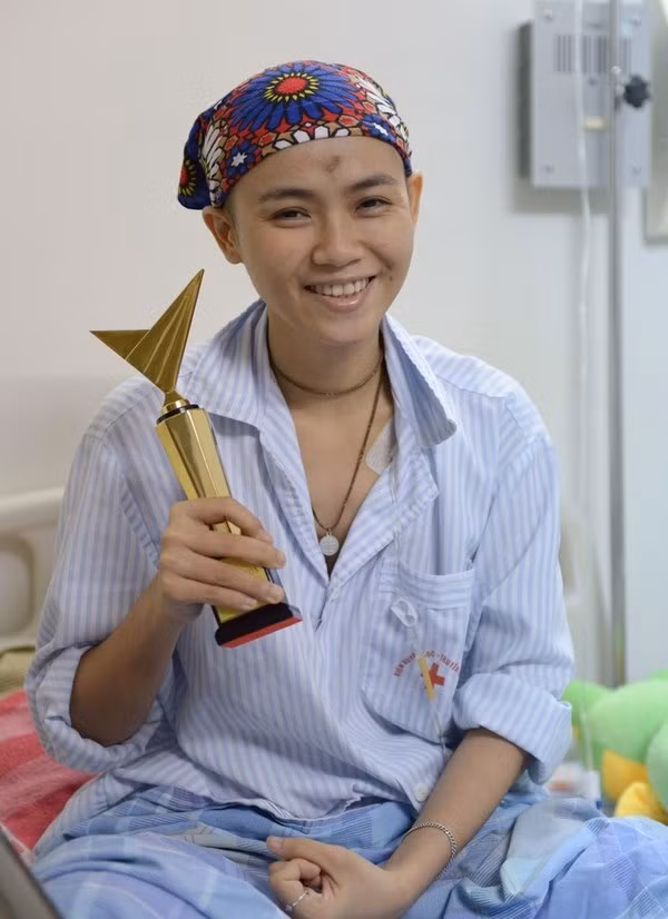 Vỡ òa trong hạnh phúc, Ngọc Nữ nghẹn ngào: "Giây phút này quá bất ngờ đối với em. Em nghĩ rằng mình có được giải thưởng này là nhờ tâm huyết của tất cả các anh chị trong ê-kíp Điều ước thứ 7 cũng như tất cả mọi người đã ủng hộ em, ủng hộ các nhân vật của chương trình và những mảnh đời còn khó khăn trong cuộc sống này. Em sẽ không ngừng phấn đấu, không bao giờ từ bỏ và sẽ tiếp tục chiến đấu tới cùng với căn bệnh của mình."