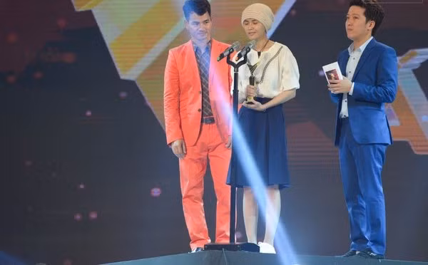 Bẵng đi một thời gian, đêm nay (ngày 6/9/2015), Ngọc Nữ bất ngờ xuất hiện trở lại trong chương trình VTV Awards 2015 với danh hiệu "Khách mời ấn tượng nhất" của VTV năm 2015.