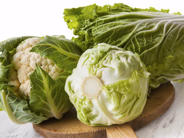 Bắp cải. Bắp cải chứa các enzyme cần thiết giúp giải độc gan và làm sạch đường tiêu hóa. Cần đảm bảo ăn ít nhất một phần rau mỗi ngày.
