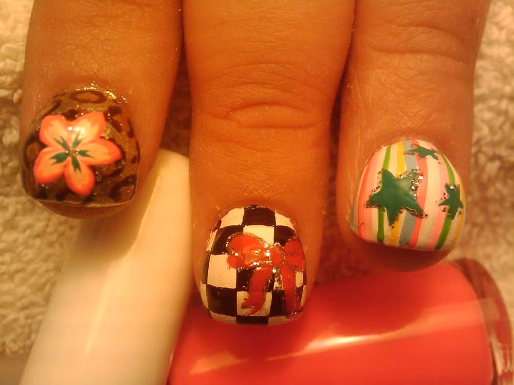 Tuy nhiên, các chuyên gia khuyến cáo móng tay bong bóng chỉ nên để trong một tháng nếu không sẽ hại móng tay.