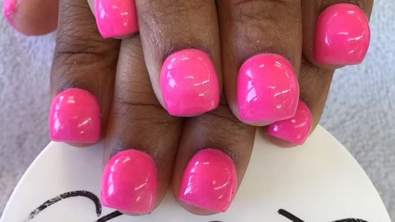 Việc sơn móng tay kiểu bong bóng đòi hỏi chuyên môn kỹ thuật cao, khó có thể tự làm. Mức giá để thực hiện một bộ móng như vậy cũng khá cao, trung bình khoảng 10 - 15 USD (hơn 200.000 - 300.000 đồng).