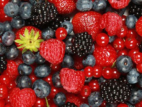 Quả việt quất và quả mâm xôi cũng là những thực phẩm làm đẹp da rõ rệt. Những loại quả mọng này chứa đầy đủ các chất dinh dưỡng và chất chống oxy hóa, giúp tăng cường hệ miễn dịch, chống lại tình trạng da khô, viêm da hay phát ban.