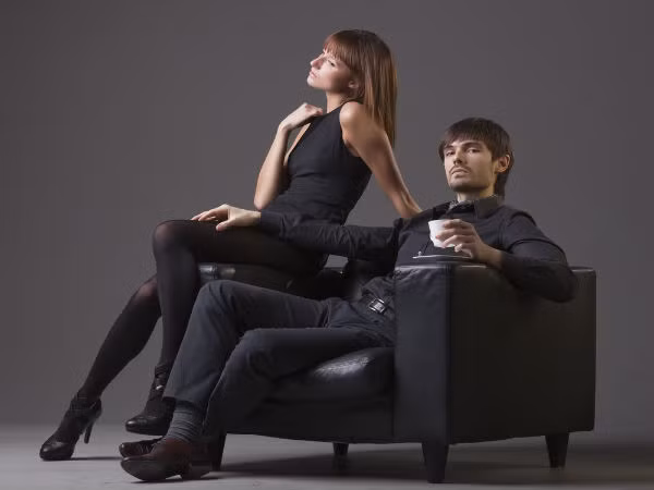 Mụn ở trên cơ thể. Nếu bị mụn trên cơ thể, chắc chắn nam giới sẽ không hề tự tin một chút nào khi cởi áo khoe sự nam tính với một ai đó đặc biệt. Có thể bạn đang gặp vấn đề về da liễu, hãy tham khảo ý kiến bác sĩ và điều trị theo thuốc kê đơn.