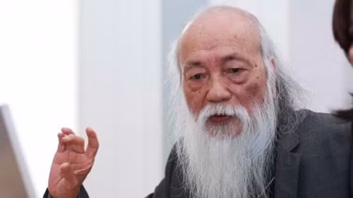 Nu sinh THPT Le Hoan hút thuóc trong le khai giảng gay sot-Hinh-5