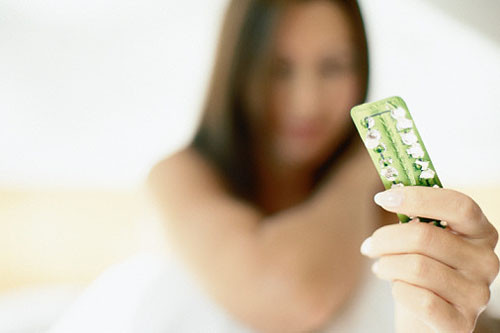 Cô ấy có thể tăng vòng 1 nhờ uống thuốc tránh thai? Thực tế, đúng là trong quá trình sử dụng thuốc tránh thai, vòng 1 sẽ có biểu hiện căng đầy, “phổng phao” thấy rõ.