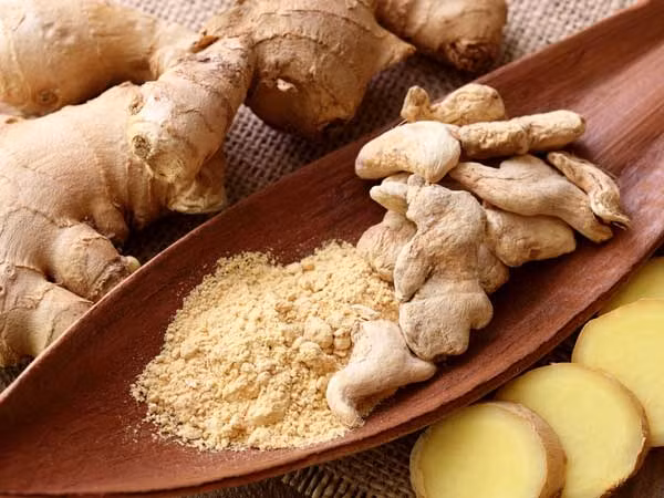 Gừng tươi. Gừng tươi có chứa các chất chống viêm và chống oxy hóa tự nhiên tốt cho sức khỏe, giúp cơ thể chống lại các tác nhân gây dị ứng.