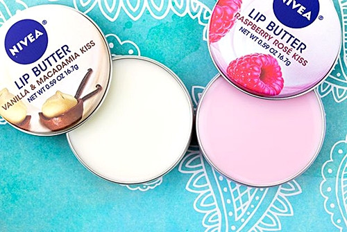 4. Nivea. Giá trị thương hiệu: 5,8 tỉ USD. Nhắc đến Nivea, người ta thường nghĩ ngay tới những hũ kem dưỡng thể dùng trong mùa đông lạnh giá, với chất kem xốp mịn thấm nhanh vào da. Ít ai biết, thương hiệu đến từ Đức này còn sản xuất cả những dòng sản phẩm dưỡng da cao cấp đắt đỏ bên cạnh kem dưỡng, kem chống nắng giá rẻ cho người tiêu dùng bình dân.