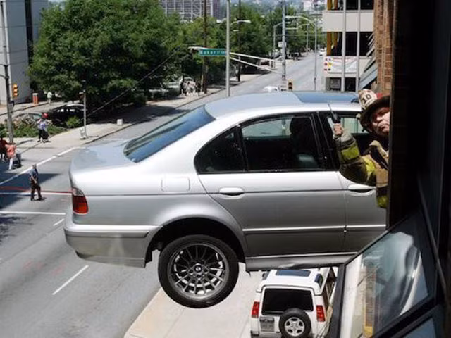 Chơi vơi giữa lưng chừng... tầng.