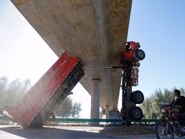 Chỉ có Chúa mới hiểu điều gì đã xảy ra.