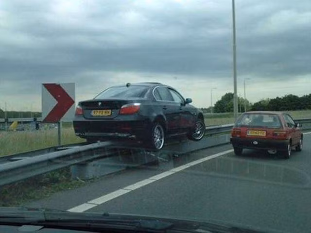 Thử cảm giác với dải phân cách.