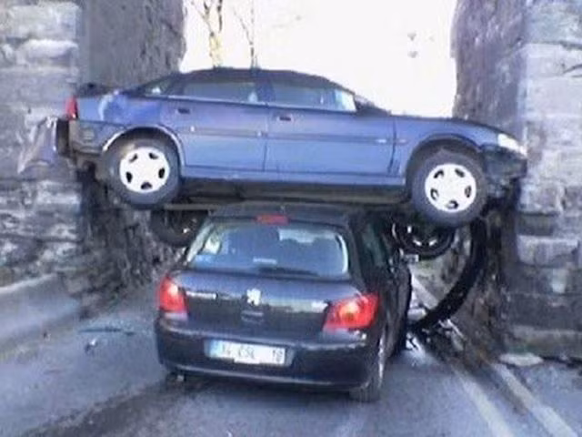 Còn hơn cả mắc kẹt.