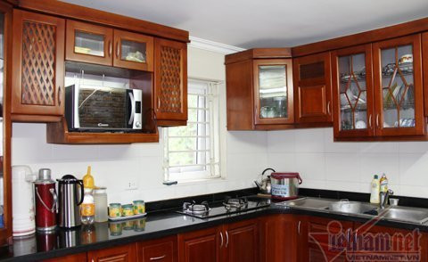 Khu bếp là nơi Huyền My có thể học nấu các món ăn ngon với sự hướng dẫn của bà nội và mẹ.