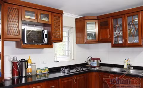 Khu bếp là nơi Huyền My có thể học nấu các món ăn ngon với sự hướng dẫn của bà nội và mẹ.