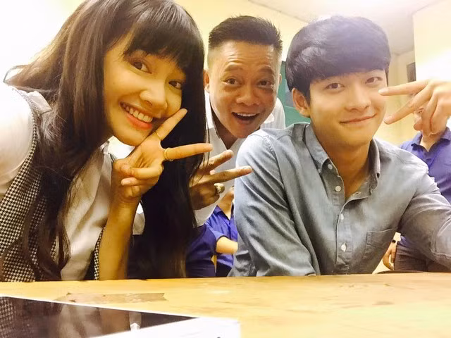 Nhã Phương – “bạn gái” của Kang Tae Oh trong bộ phim này cũng trở thành “Nữ diễn viên ấn tượng”. Ngoài ra, bộ phim “Tuổi thanh xuân” còn “ẵm” luôn giải “Phim mới ấn tượng”.